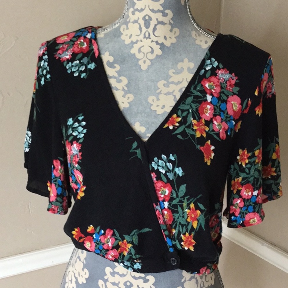 Flowers Foliage Cross Hook Button Keyhole Tie Vcut
